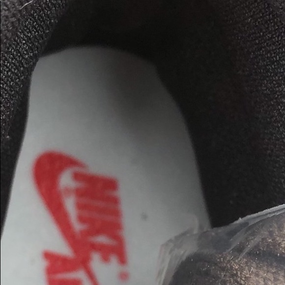 Athletic_Shoes